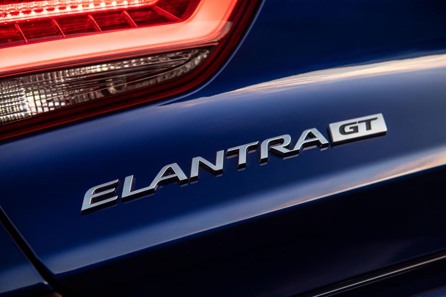 Логотип Hyundai Elantra GT N Line (PD) 2019 года  (фото 23 из 40)